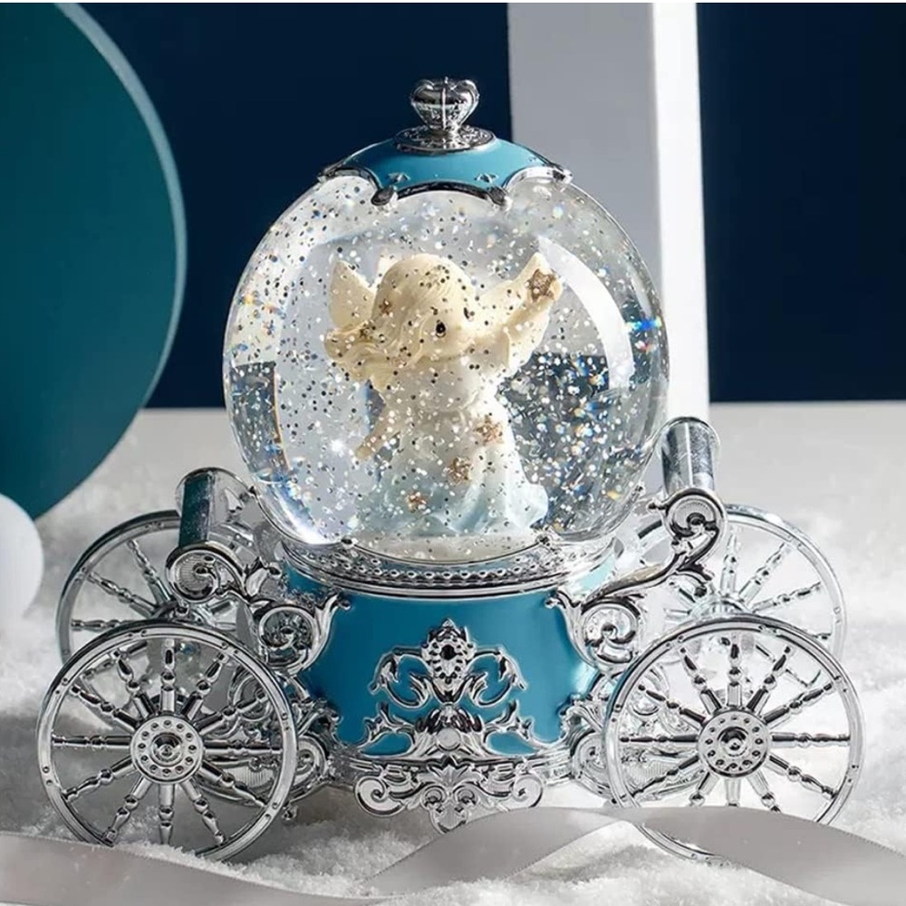 NWB LED Fantasy Snowflake Crystal Ball Music Box Octave Night Light Snow Globe
